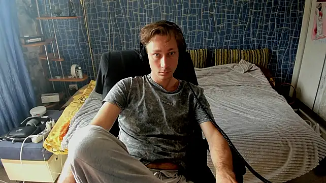 CuteBoy228 live cam on StripChat