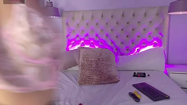 TifanyWolft live cam preview
