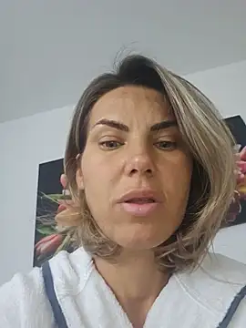FeliciaKrige live cam on StripChat