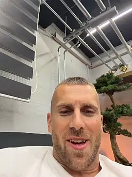 Johnytrain live cam on StripChat