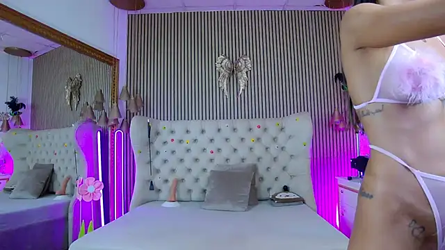 PlayfulShow live cam on StripChat
