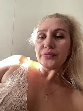 YourBlondee