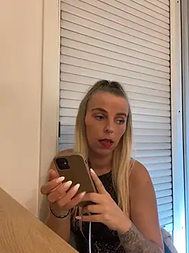 BrumeLove live cam on StripChat