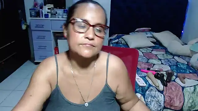 pervert_mommy_ live cam on StripChat