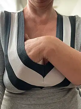sweetmystery1 live cam on StripChat