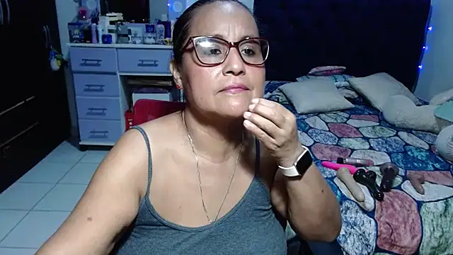 pervert_mommy_ live cam preview
