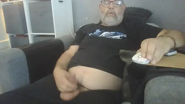 Naturistmale45 live cam on StripChat