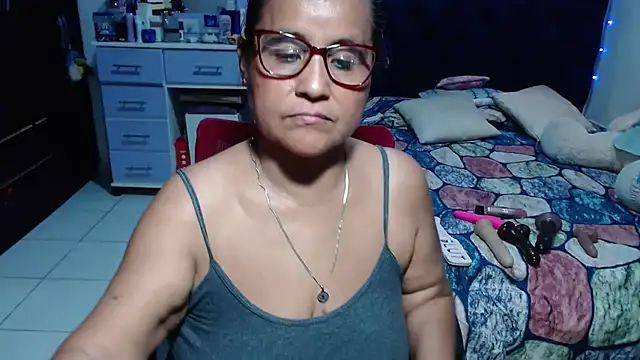 pervert_mommy_ live cam on StripChat