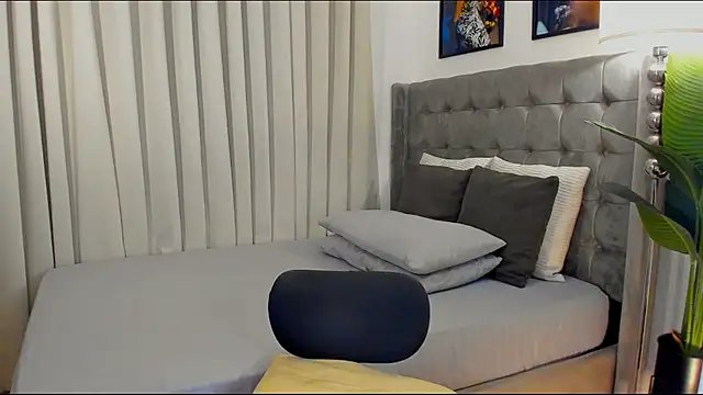 saucysensual_tanyahx live cam preview
