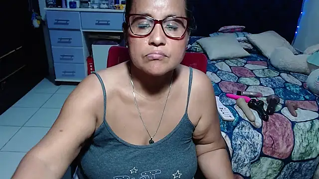 pervert_mommy_ live cam on StripChat