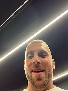 Johnytrain live adult webcam preview