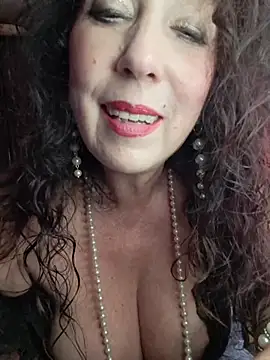 GypsyEsmeralda live cam preview