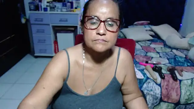 pervert_mommy_ live cam on StripChat