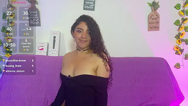 emiily_curly