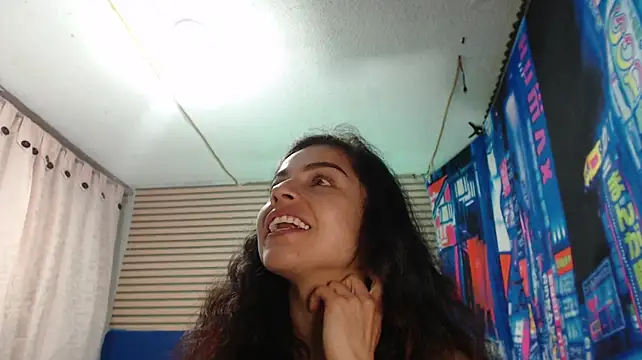 rosse_2504 live cam on StripChat