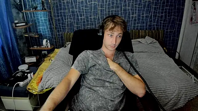 CuteBoy228 webcam