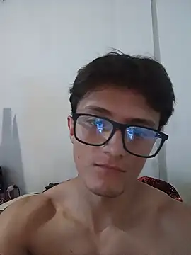 Davitfitnosuke live sex cam