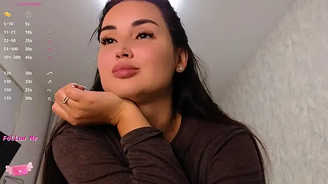 LaraSkinny