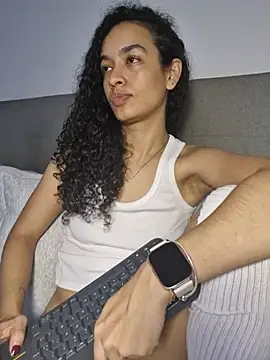 VelvetCurls live cam on StripChat