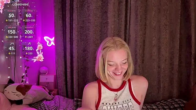 Live-Webcam-Vorschaubild von StasyBloom mit #girls, #hd und #new