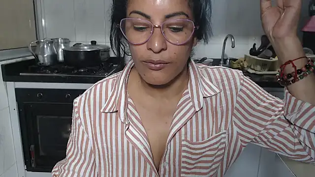 kateleyagrey live cam on StripChat