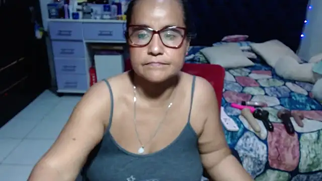 pervert_mommy_ live cam on StripChat