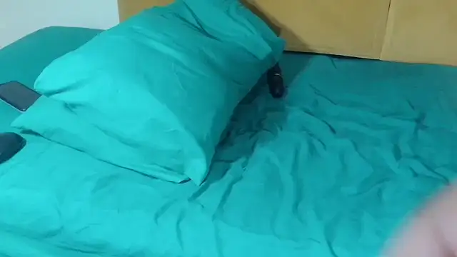 HugeTitisxx webcam
