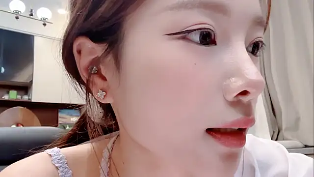 HoneyBurr live sex cam