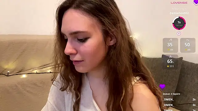aliknop (F young) - drażnić się pończochami
