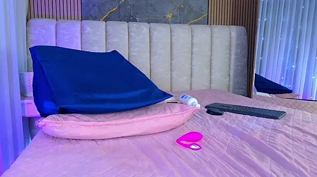 mia_scot webcam