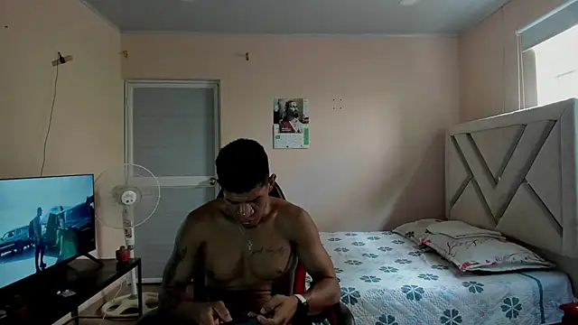 Toptony22 live cam on StripChat