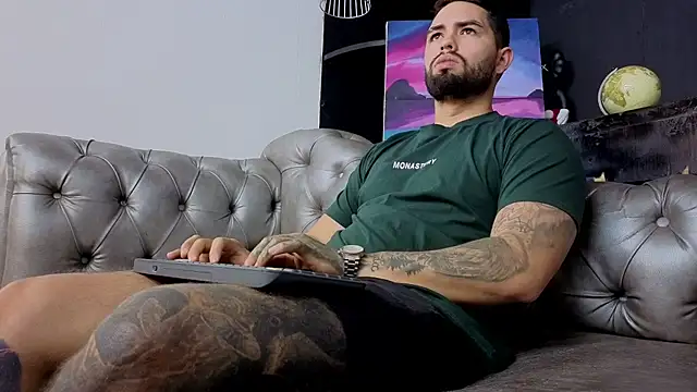 matteosantos live cam on StripChat