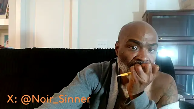 sinnernoir live cam on StripChat