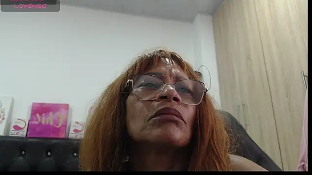 BustyMilf_