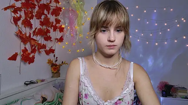 Tessa_Shy_