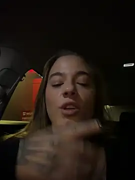 Luna_Lynn live cam on StripChat