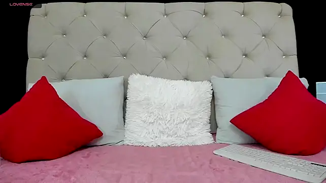 Sweet_Candyy__ live cam on StripChat
