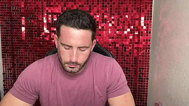 brettmycles28 live cam on StripChat