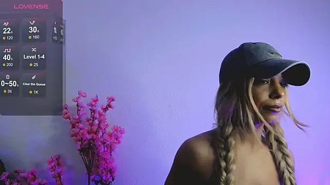 SarahRaynex live cam on StripChat