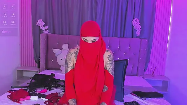 Nayla-Mouna live cam on StripChat