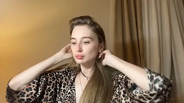 MissEvelynGlow live cam on StripChat