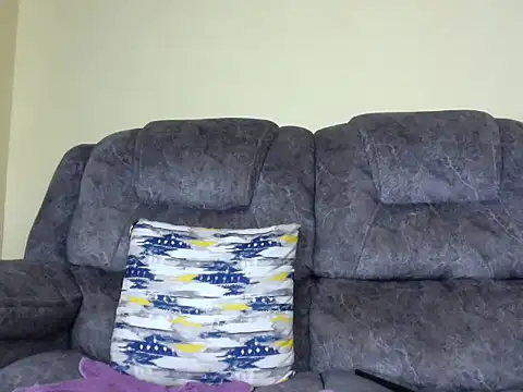 naughty-ebony1 live cam on StripChat