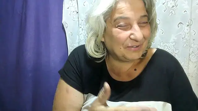 ExquisiteMature live cam on StripChat