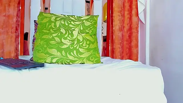 skarleth_sexy69 (F young) - 🍑5 FINGERS IN MY HOT ASS 🍑🔥💦