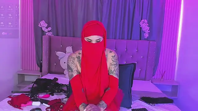 Nayla-Mouna live cam on StripChat