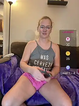 RoxyRedXO12 live sex cam