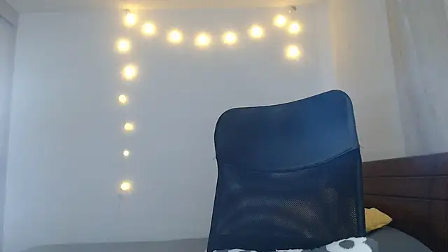 nalafoster (F young) - open ass + spank 5 times