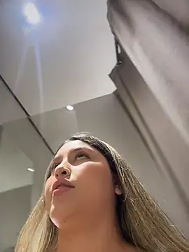 lunablossom_ (F young) - Show pussy + control lush