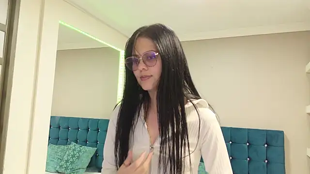 Lessly_Day live cam on StripChat