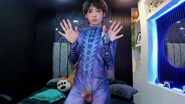 mathiasgreen_ (M twink) - Fully NAKED + Cock stroking 🔞🍆